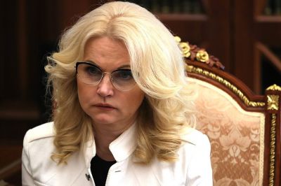 Голикова поручила срочно закупить онколекарства из списка благотворительных фондов