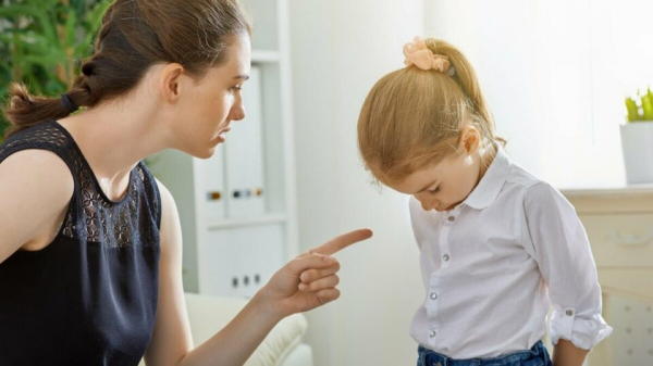 Названы поступки родителей, травмирующие психику ребенка Названы поступки родителей, травмирующие психику ребенка