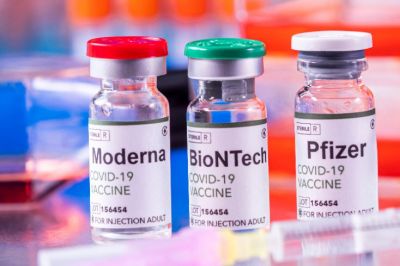 Первое прямое сравнение мРНК-вакцин показало преимущество Moderna над Pfizer Первое прямое сравнение мРНК-вакцин показало преимущество Moderna над Pfizer