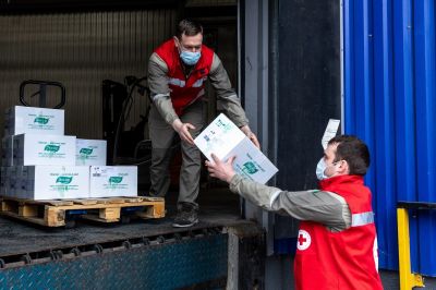 Компания &laquo;Эвалар&raquo; передала Российскому Красному Кресту партию витамина D3