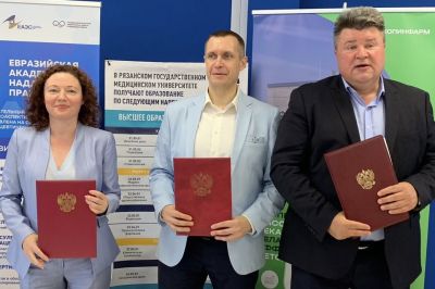 Рязанскому ГМУ передан симуляционный учебный комплекс «Виртуальный фармацевтический завод» Рязанскому ГМУ передан симуляционный учебный комплекс «Виртуальный фармацевтический завод»