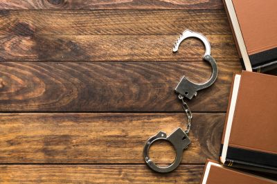 СМИ сообщили об аресте и.о. главы петербургского НИИ вакцин и сывороток по делу о взятке