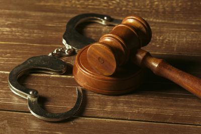Подозреваемого в получении взятки замглавы самарского Минздрава уволили из-за утраты доверия