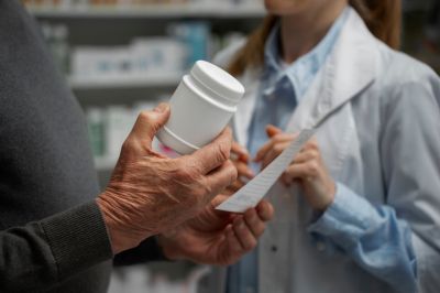 В аптеке Красноярского края посетителю не дали ознакомиться с инструкцией к препарату