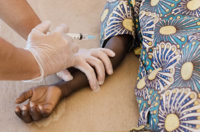 Нигерия первой в мире одобрила применение новой вакцины от менингита Нигерия первой в мире одобрила применение новой вакцины от менингита