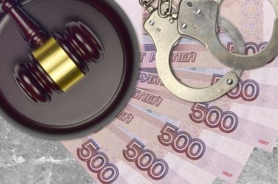 В Саратове сотрудница медучреждения получила взятку за контракты на поставку медизделий