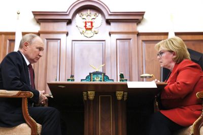 ФМБА планирует начать применять к пациентам онковакцину с 2025 года ФМБА планирует начать применять к пациентам онковакцину с 2025 года