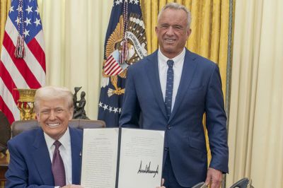 Роберт Кеннеди-младший возглавил Минздрав США Роберт Кеннеди-младший возглавил Минздрав США