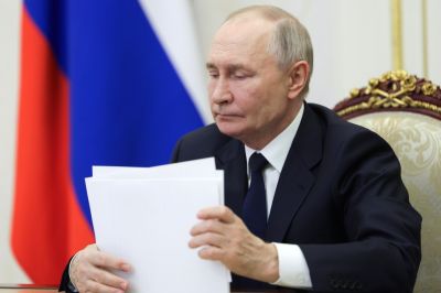 Путин поручил включить пациентские организации в комиссию по формированию перечней лекарств Путин поручил включить пациентские организации в комиссию по формированию перечней лекарств