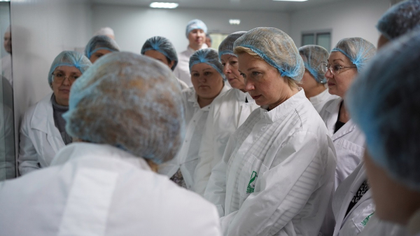 Делегация ФНС России изучила практики заботы о сотрудниках на заводе «Фармасинтез» в Иркутске Делегация ФНС России изучила практики заботы о сотрудниках на заводе «Фармасинтез» в Иркутске