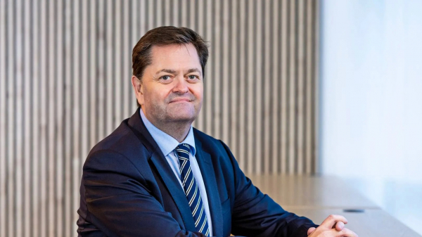 Глава Bavarian Nordic объявил об уходе спустя 27 лет работы в компании