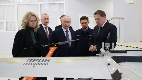 Глава Минздрава РФ рассказал президенту о лекобеспечении и показал БПЛА для доставки лекарств Глава Минздрава РФ рассказал президенту о лекобеспечении и показал БПЛА для доставки лекарств