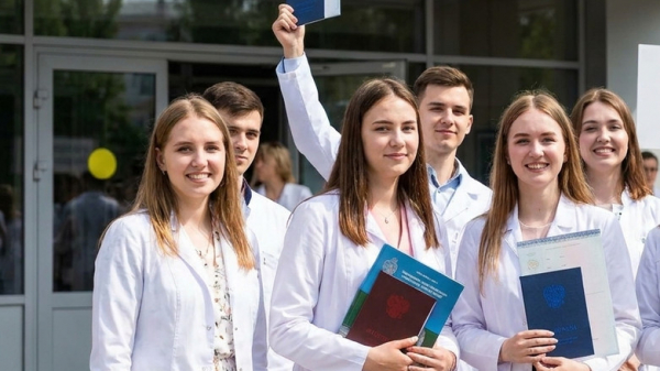 Рейтинг вузов с самыми высокими зарплатами выпускников в фармации