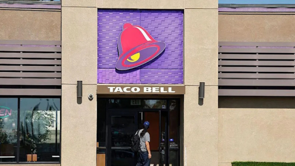 Сеть Taco Bell убирает из меню салат в США из-за вспышки опасной инфекции Сеть Taco Bell убирает из меню салат в США из-за вспышки опасной инфекции